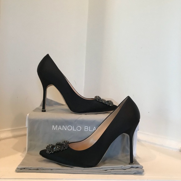 NEW • Manolo Blahnik • Satin Hangisi Pumps Crystal - Picture 6 of 8